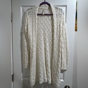 Women’s White Knitted Cardigan!